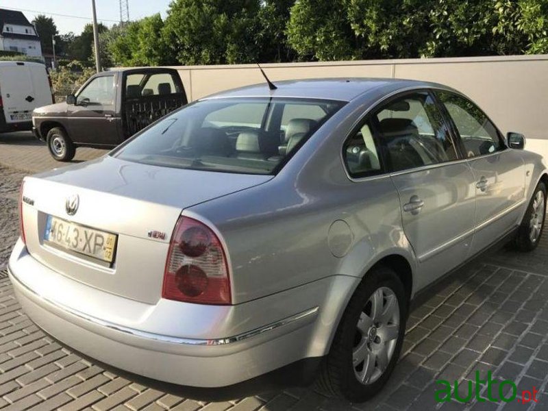 2001' Volkswagen Passat photo #1