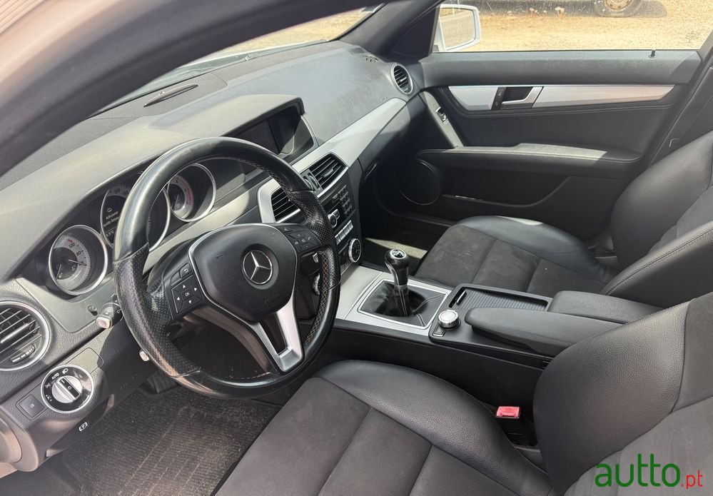 2014' Mercedes-Benz 220 photo #2