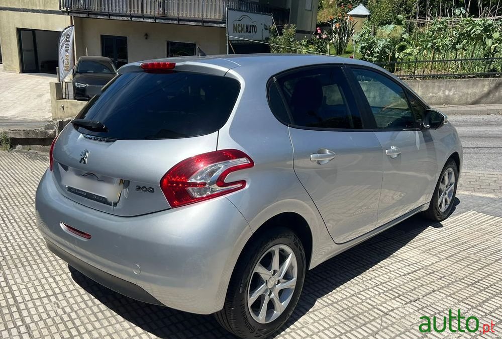 2014' Peugeot 208 1.2 Puretech Style photo #5