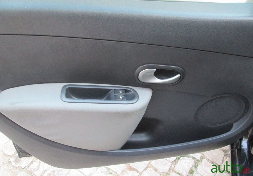 2012' Renault Clio photo #6