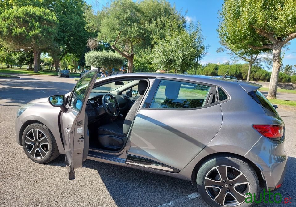 2014' Renault Clio photo #3