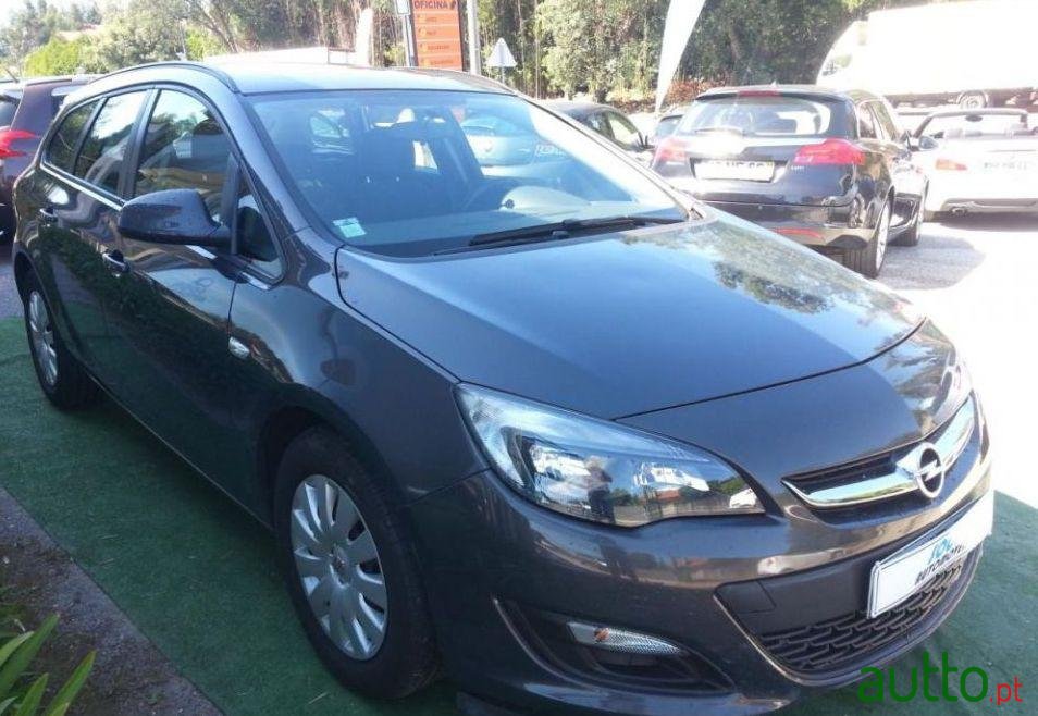 2013' Opel Astra Sports Tourer photo #1