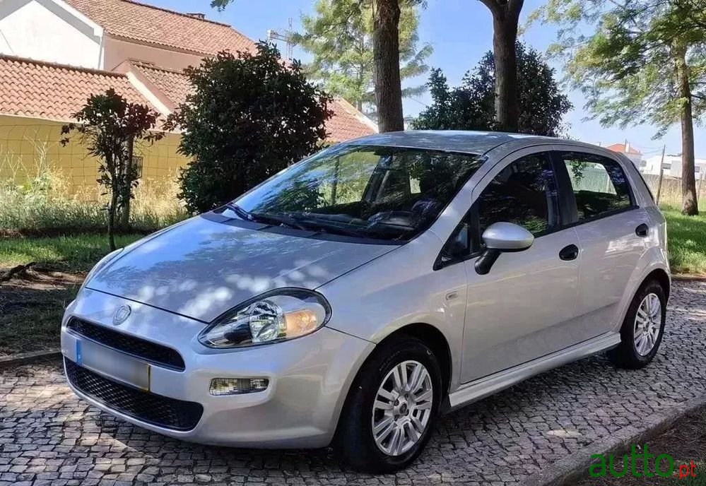 2014' Fiat Punto 1.2 Lounge S&S photo #1