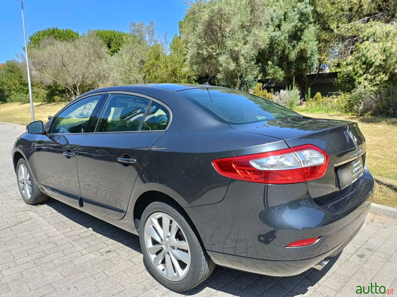 2011' Renault Fluence photo #3