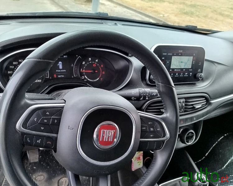 2016' Fiat Tipo Station Wagon photo #3