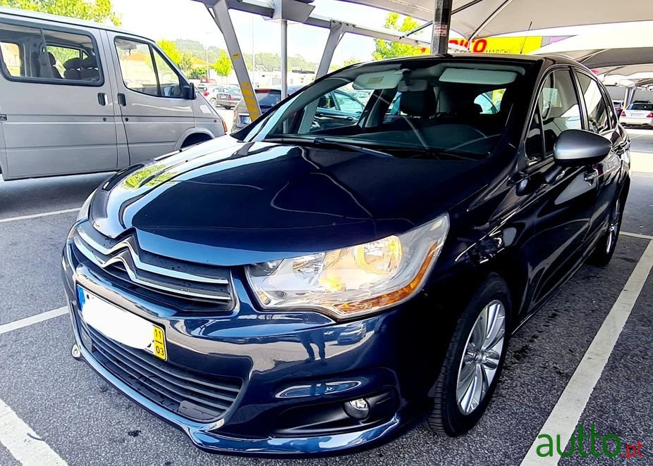 2011' Citroen C4 photo #1