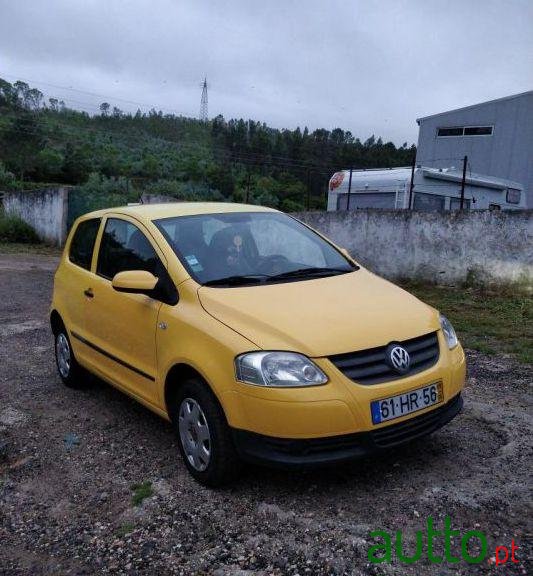 2009' Volkswagen Fox photo #2
