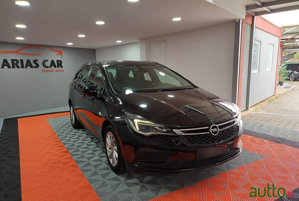 2018' Opel Astra Sports Tourer photo #2