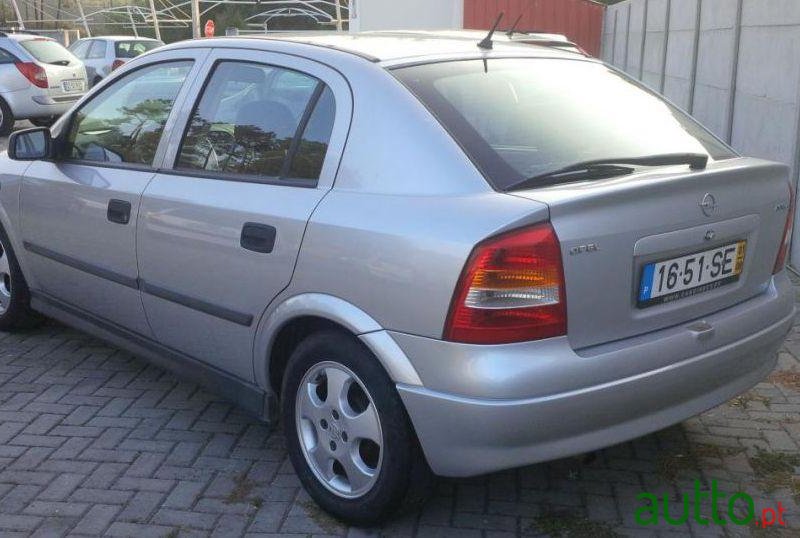 2001' Opel Astra 1.2 Club photo #2