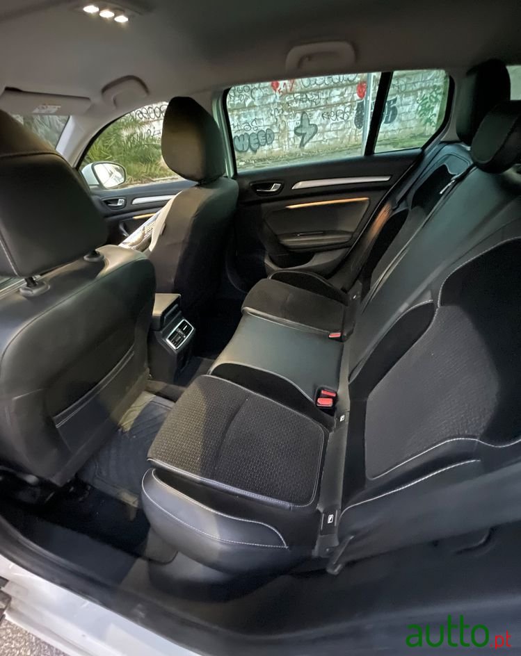 2021' Renault Megane Sport Tourer photo #5