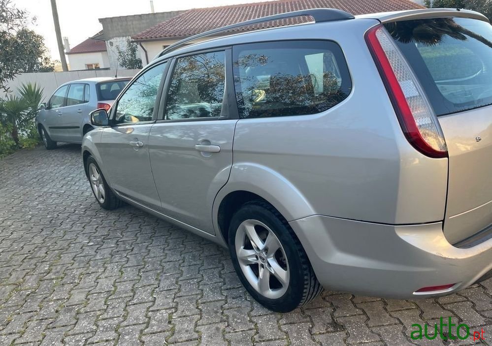 2008' Ford Focus Sw photo #6