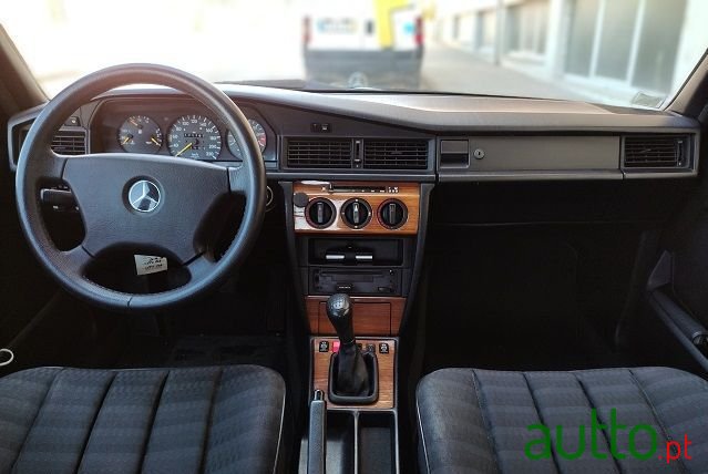 1993' Mercedes-Benz 190 photo #6