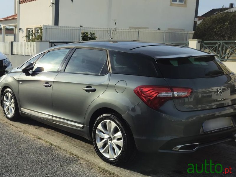 2013' Citroen DS5 photo #3