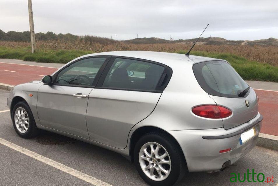 2001' Alfa Romeo 147 1.6 T.S. photo #2