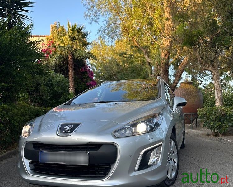 2013' Peugeot 308 Sw photo #3