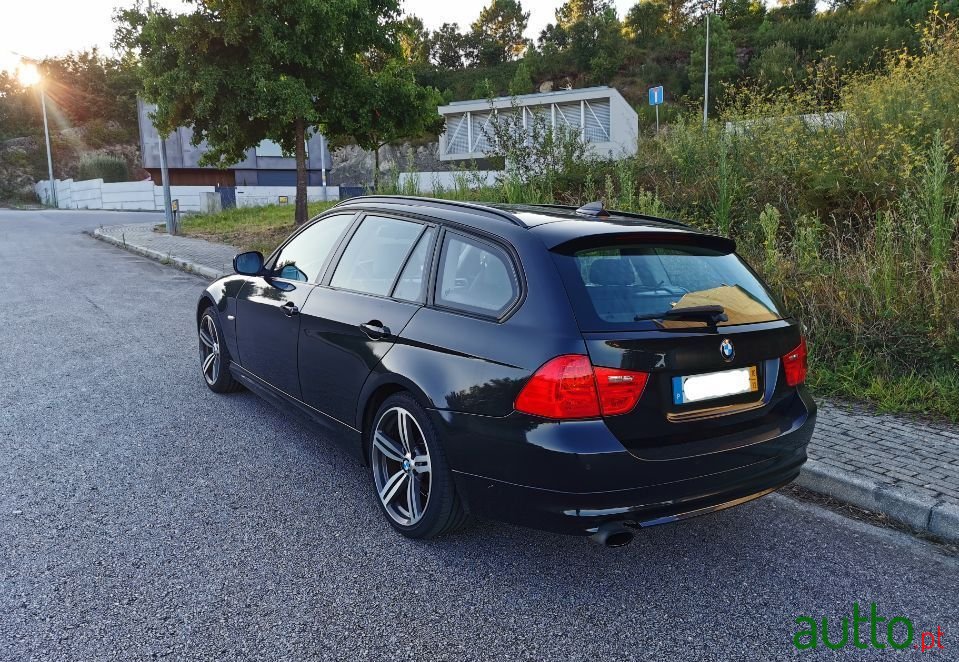 2010' BMW 320 photo #3