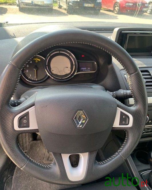 2012' Renault Megane Break photo #3