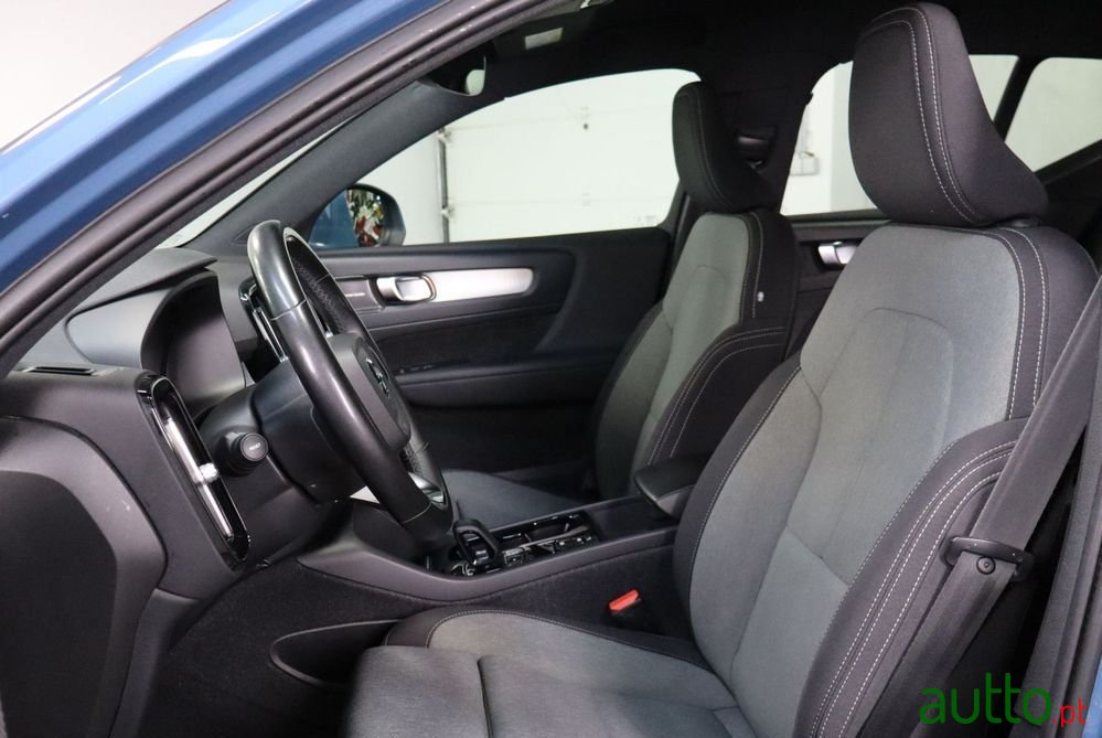 2022' Volvo Xc 40 photo #6