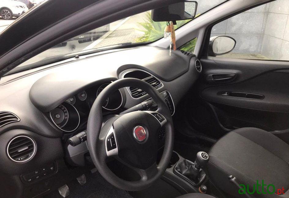 2016' Fiat Punto photo #2