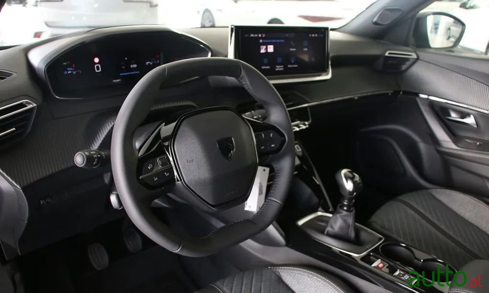 2024' Peugeot 2008 photo #2
