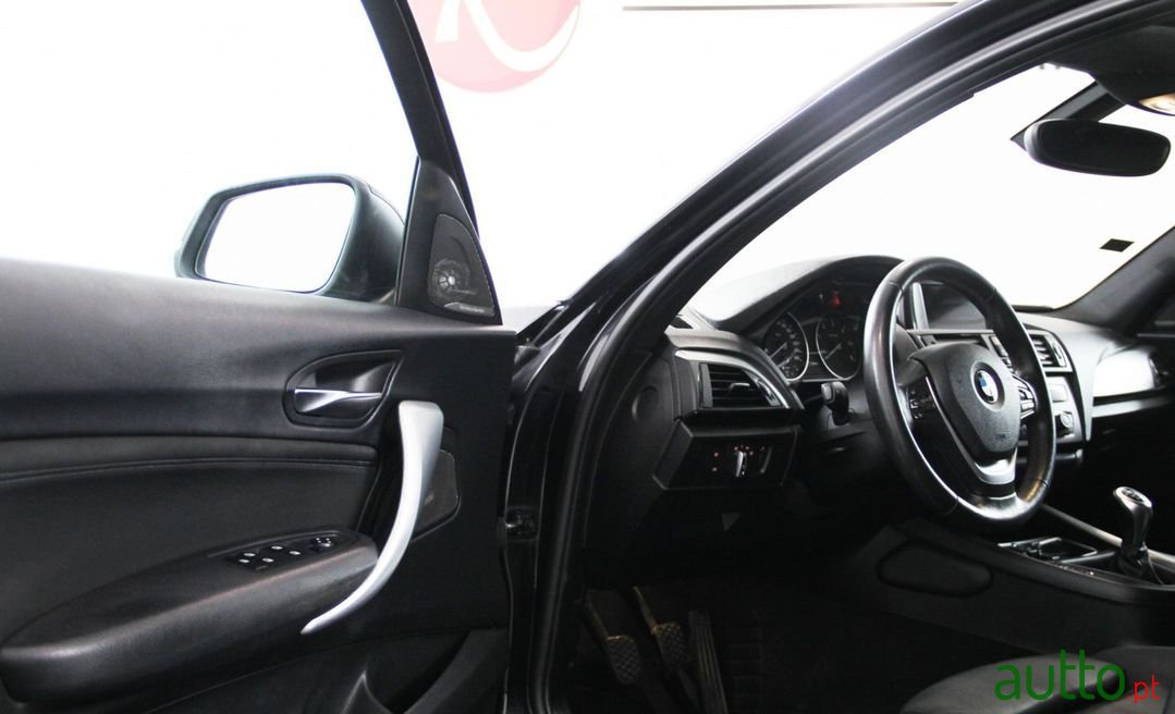 2011' BMW 120 photo #5