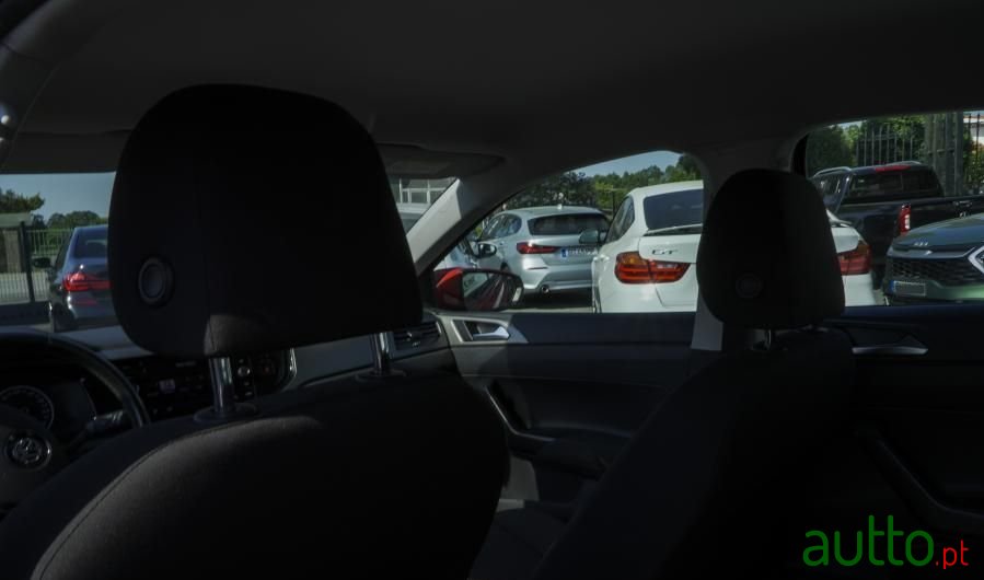 2020' Volkswagen Polo 1.0 Tsi Confortline photo #6