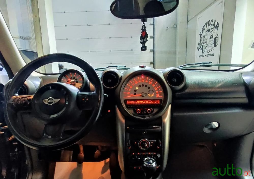 2011' MINI Countryman Cooper D photo #5