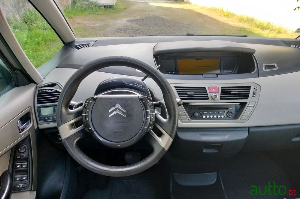 2007' Citroen C4 Grand Picasso photo #5