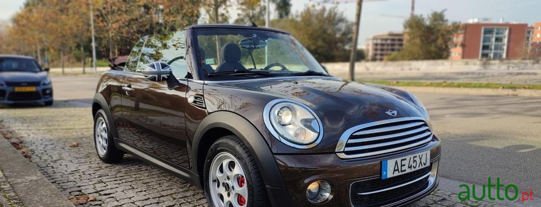 2011' MINI Cabrio photo #6