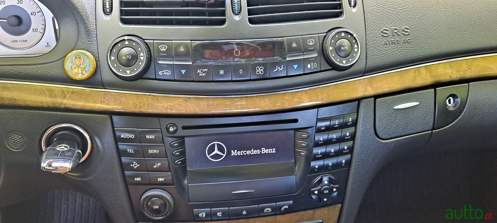 2002' Mercedes-Benz E-Class E220 photo #4