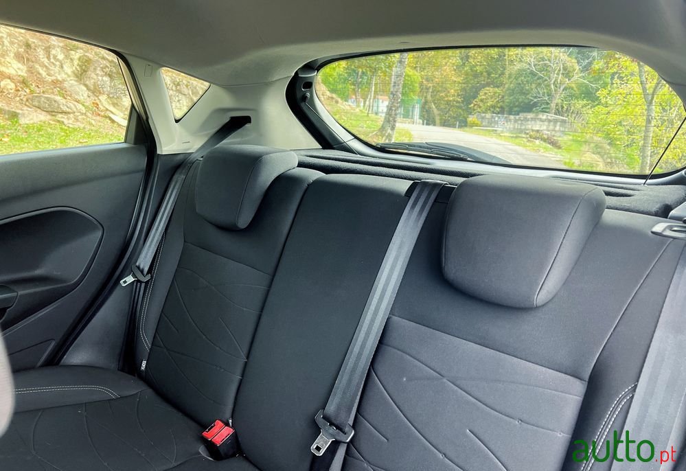 2016' Ford Fiesta photo #6