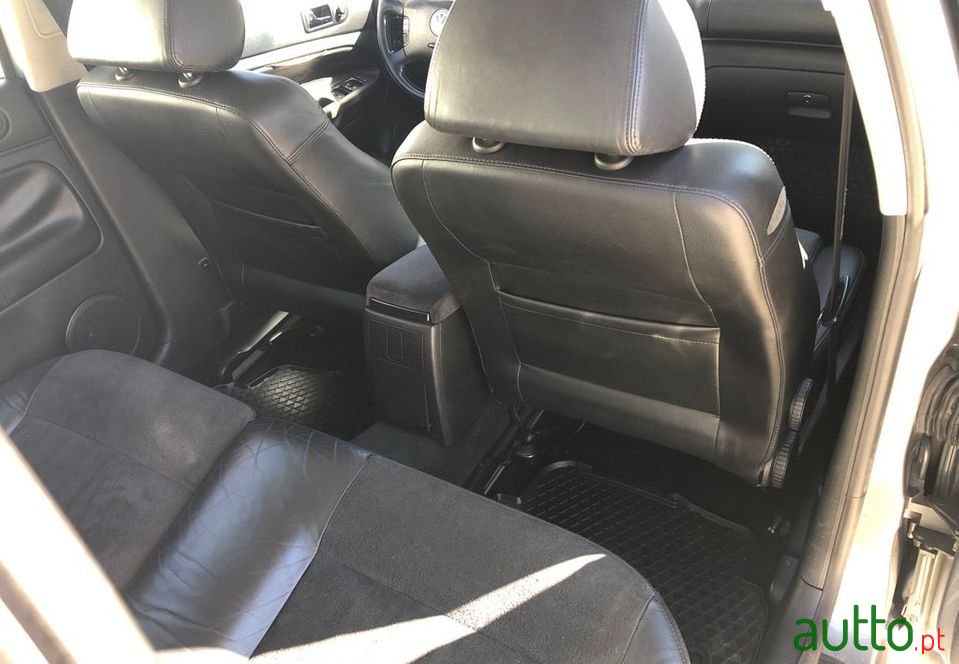 2003' Volkswagen Passat photo #5