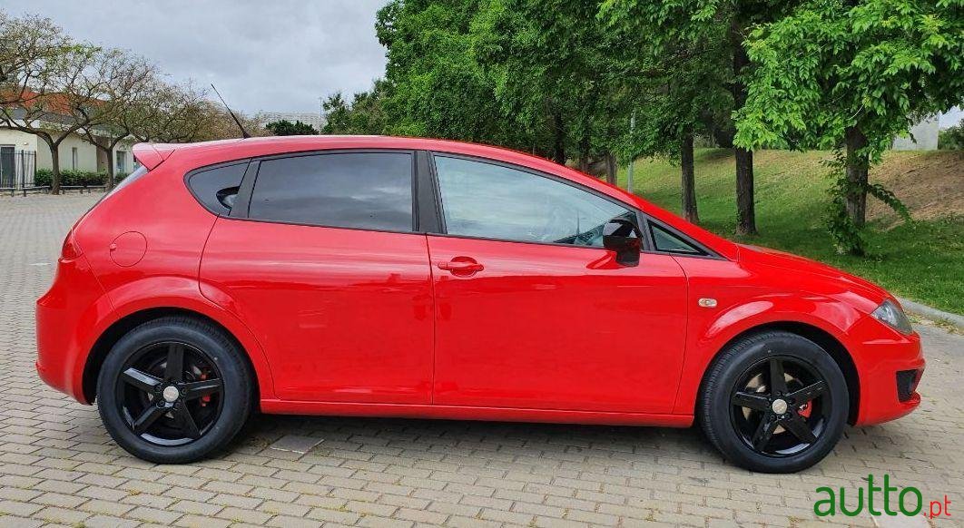 2011' SEAT Leon photo #1