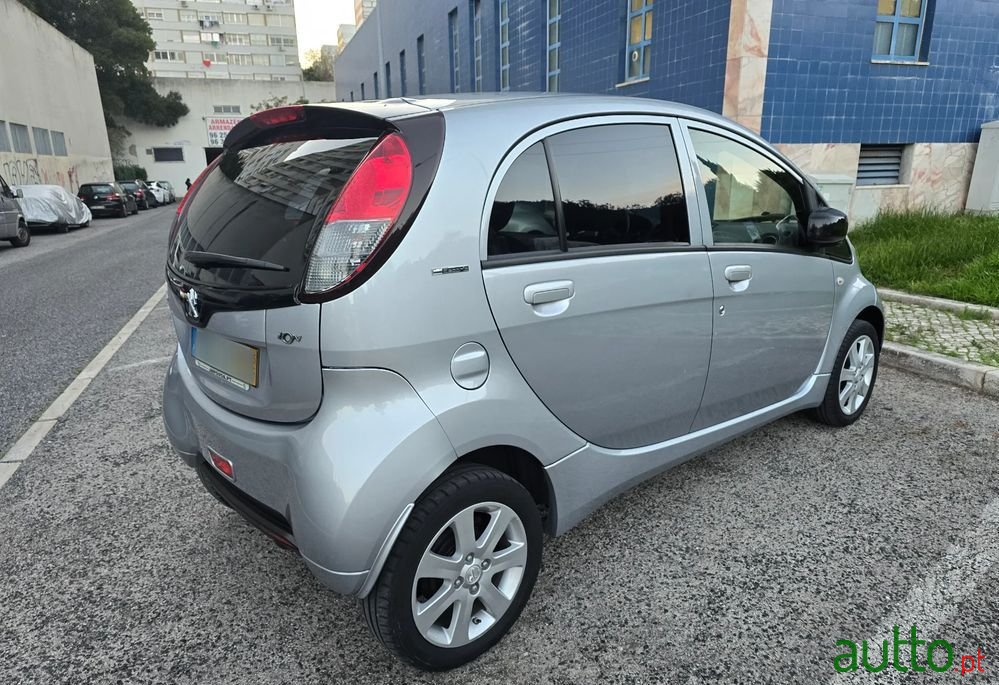 2015' Peugeot iOn Standard photo #4