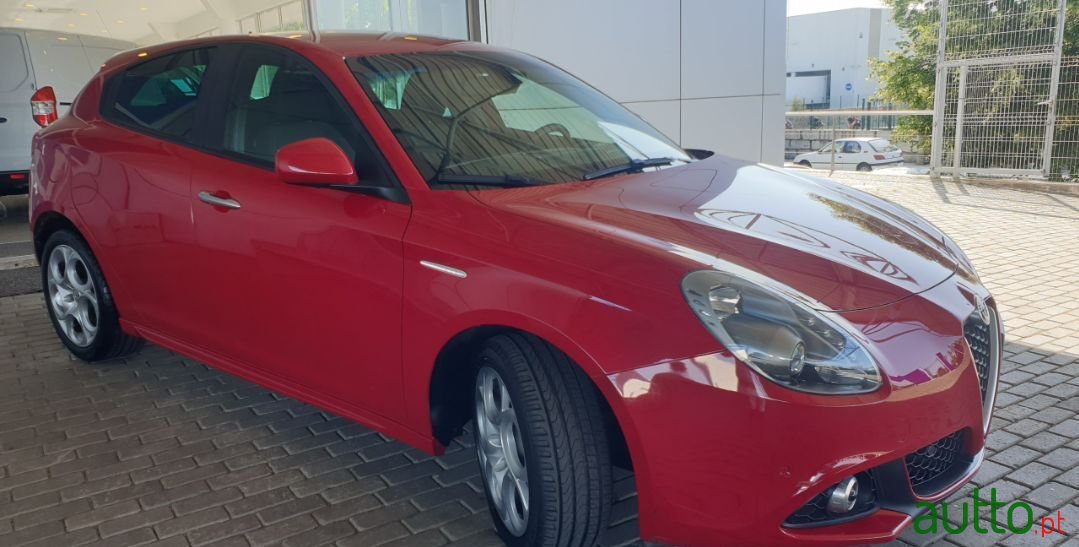 2019' Alfa Romeo Giulietta photo #1