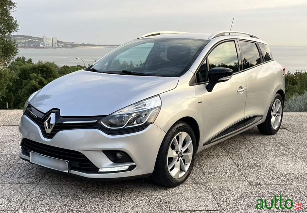 2018' Renault Clio Sport Tourer photo #1