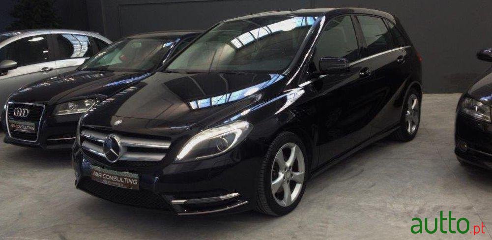 2013' Mercedes-Benz B 200 CDI Avantgarde photo #1