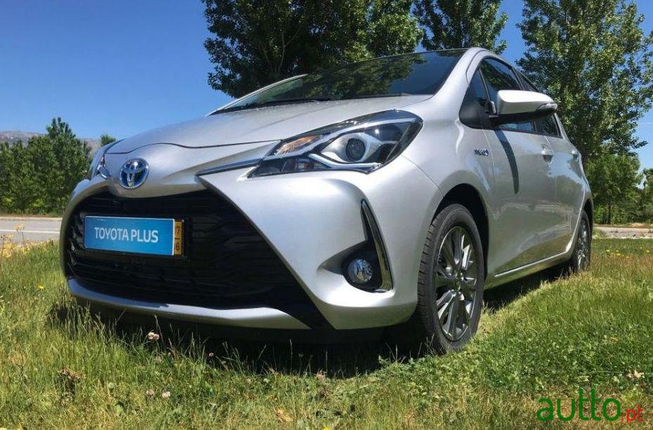 2017' Toyota Yaris photo #2