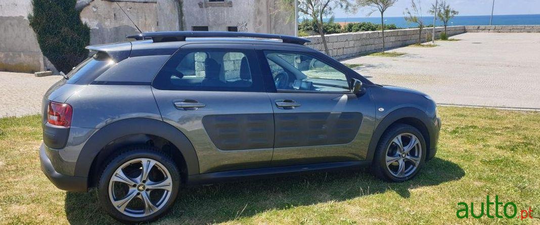 2015' Citroen C4 Cactus photo #3