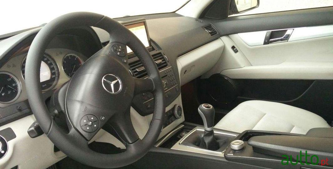 2008' Mercedes-Benz C-220 Avantgard photo #4