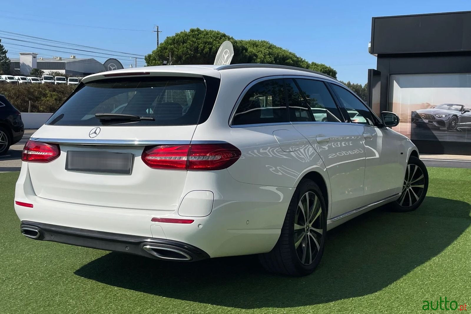 2019' Mercedes-Benz E-300 photo #4