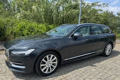 2020' Volvo V90