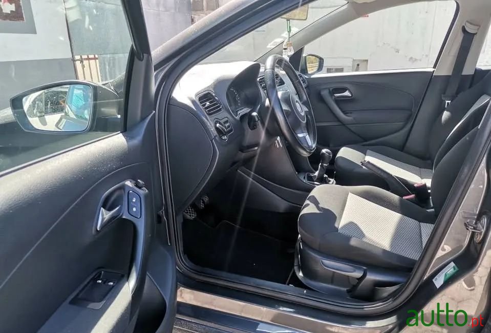 2013' Volkswagen Polo photo #4