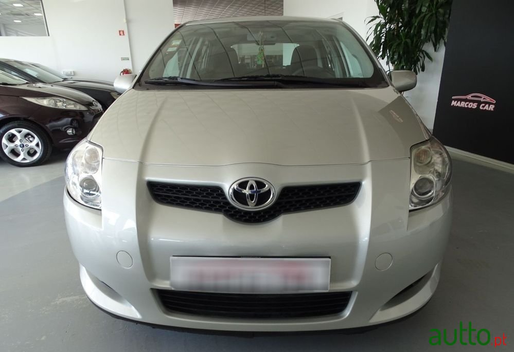 2009' Toyota Auris photo #2