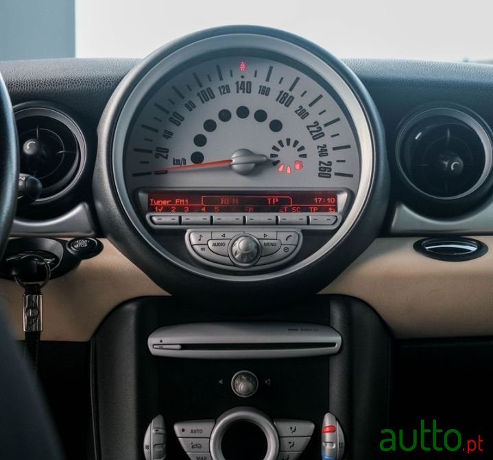 2009' MINI Cooper photo #5