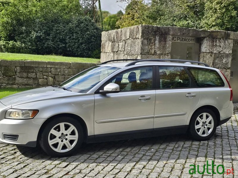 2010' Volvo V50 photo #3