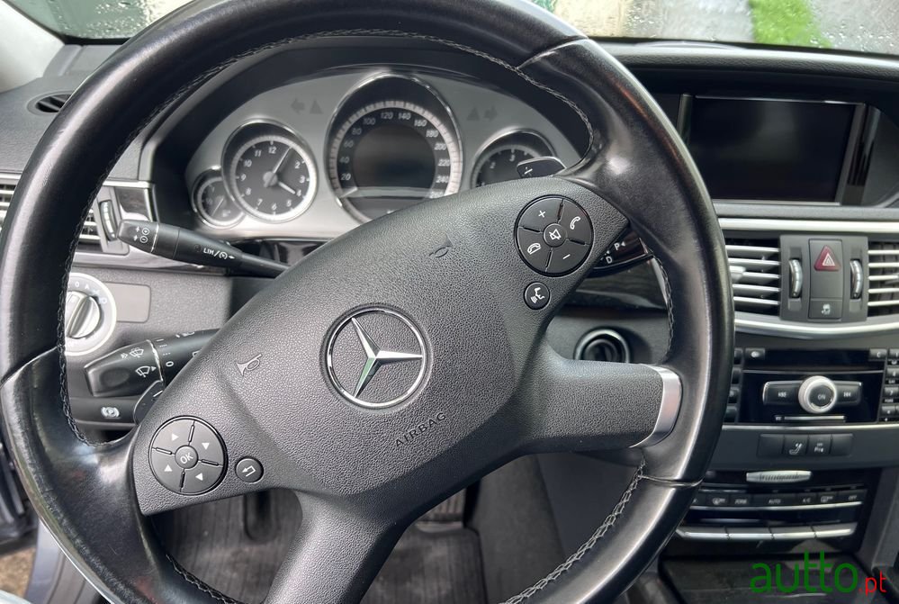 2009' Mercedes-Benz Classe E photo #4