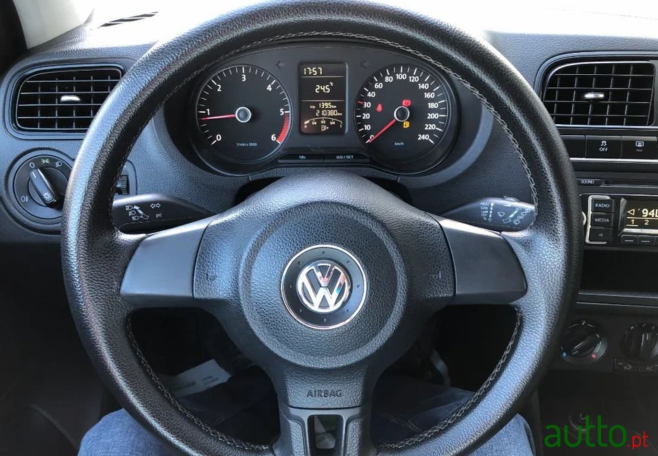 2012' Volkswagen Polo photo #6