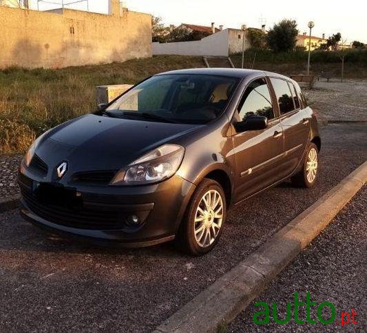 2008' Renault Clio photo #1