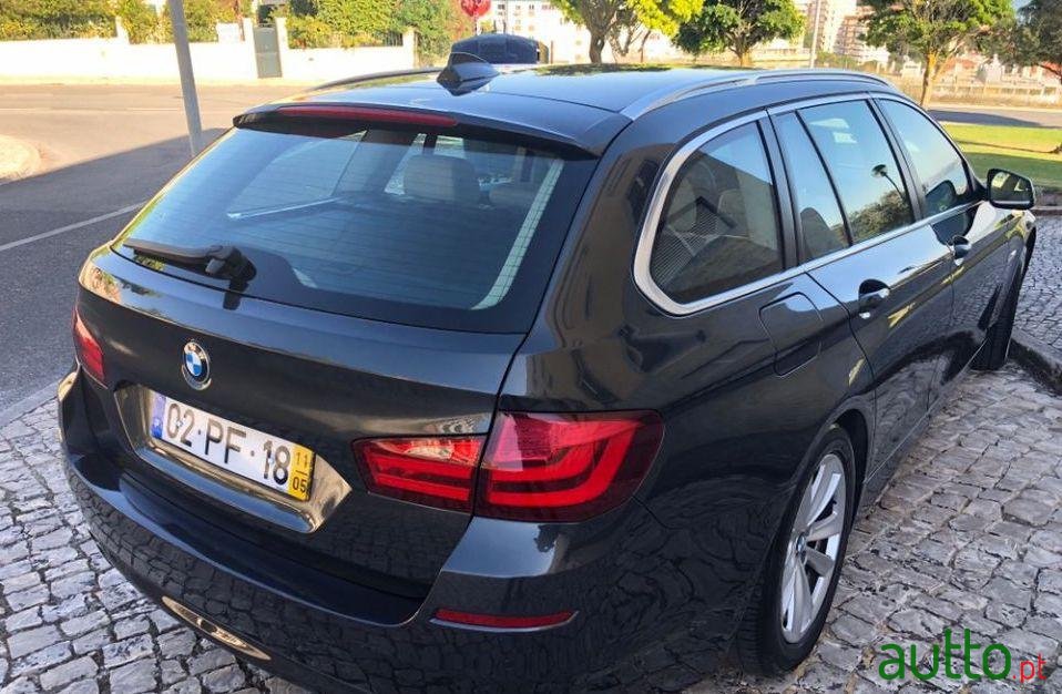 2011' BMW 520 Touring photo #1